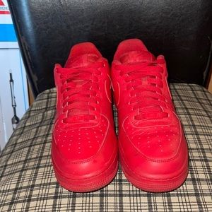 LV8  red/red no box Mens 7.5